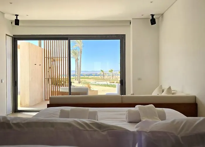 Modern Minimalist & Pool Side Somabay בית נופש הורגהדה