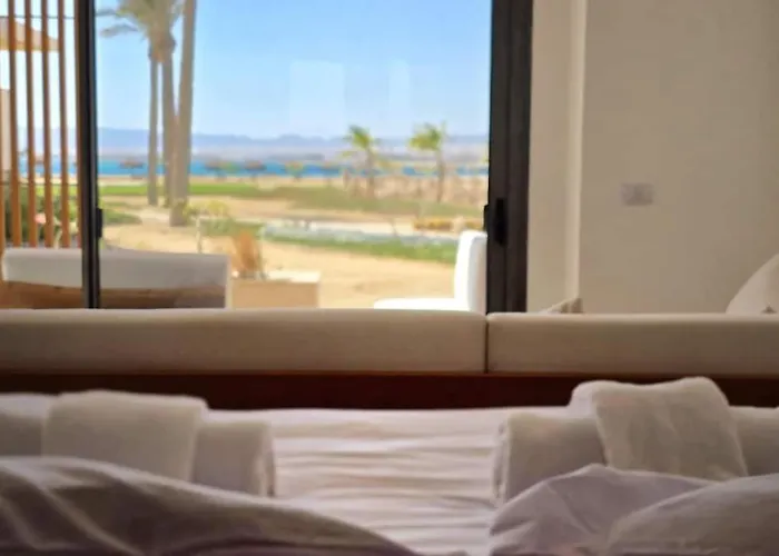 בית נופש Modern Minimalist & Pool Side Somabay